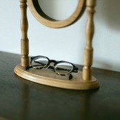Round stand mirror