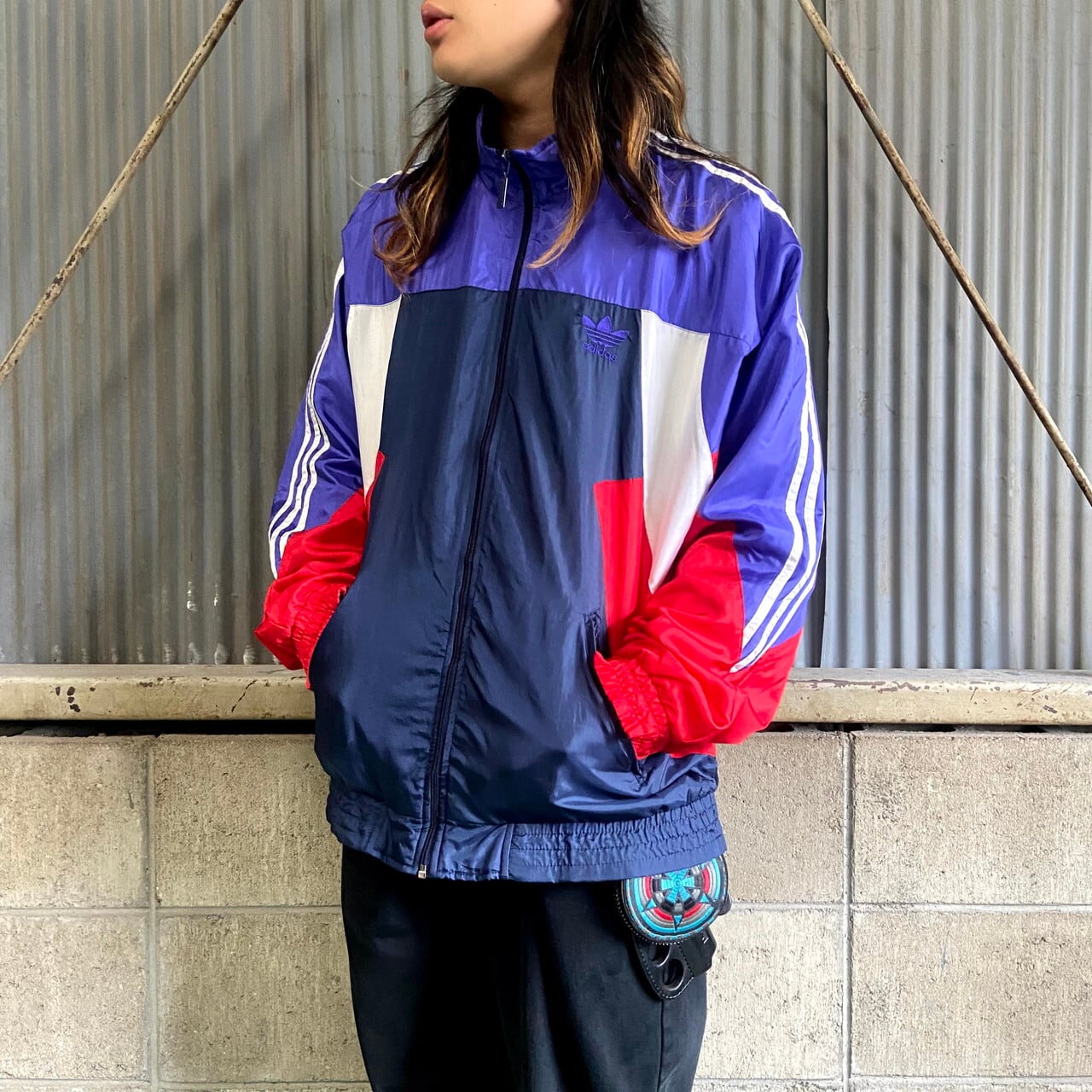 日本人気超絶の 90's adidas アディダス ナイロンジャケット 刺繍ロゴ　XL 美品　青 ナイロンジャケット