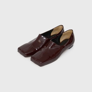 PP25-Tom 16_patent bordeaux