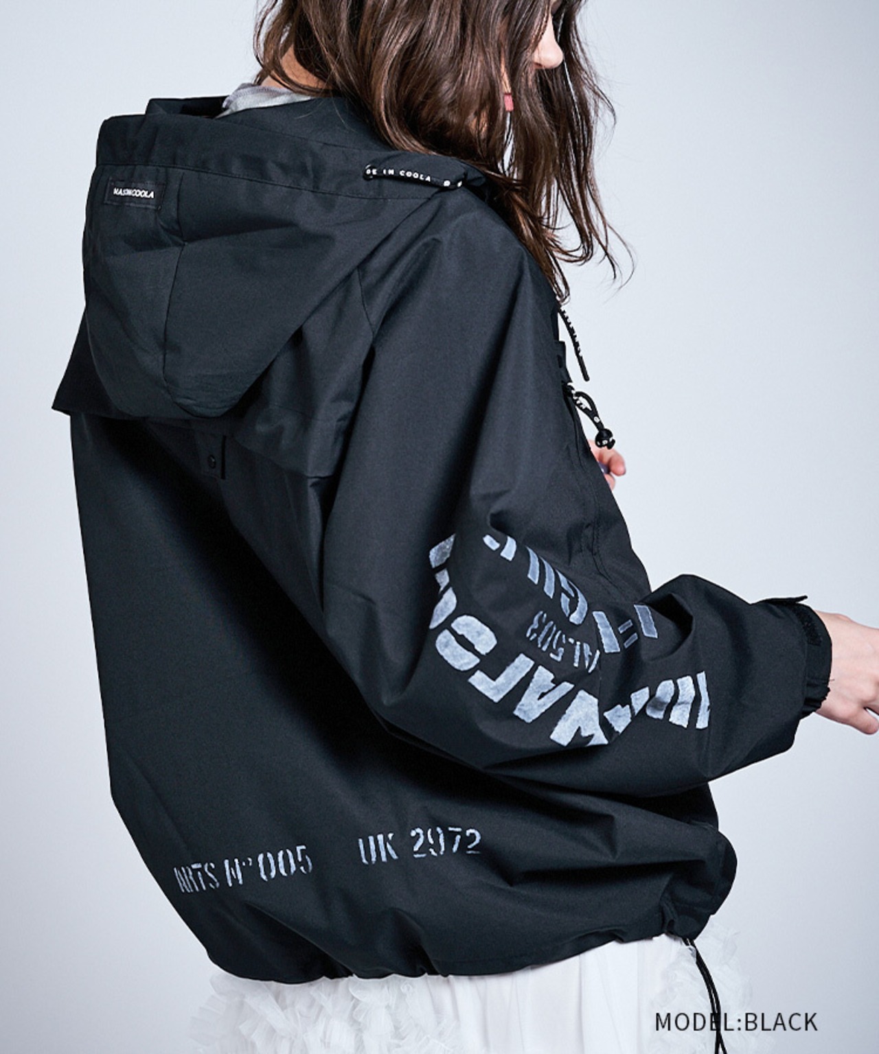【直営限定ITEM】ペイント&スパンコールマウンテンパーカー (BLACK)　CQ-47058H