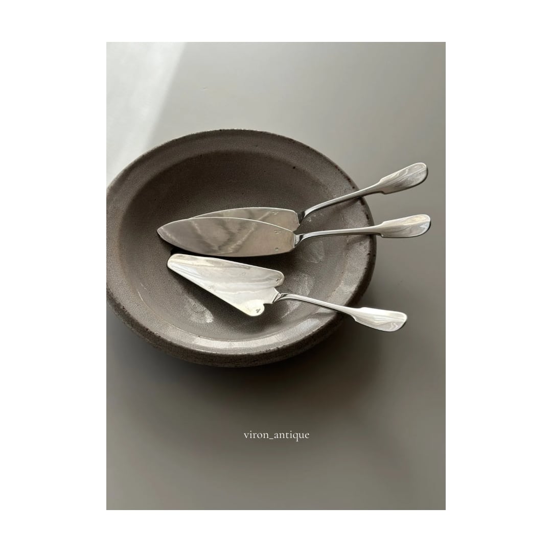 Christofle クリストフル / “Cluny” モノグラムの入ったケーキサーバー a (在庫:2点)