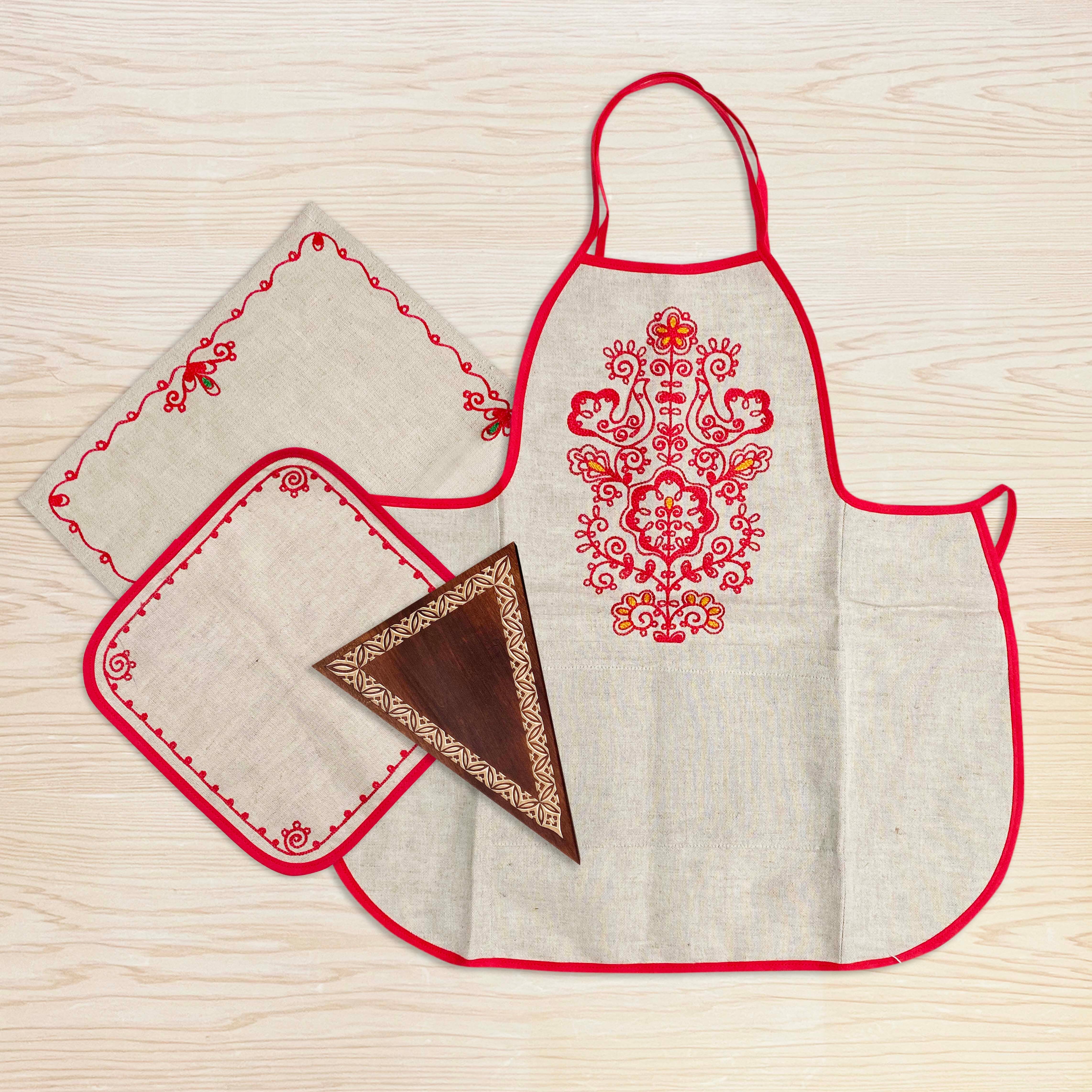 ロシアのキッチンセット子供用(まな板・エプロン・ナプキン)