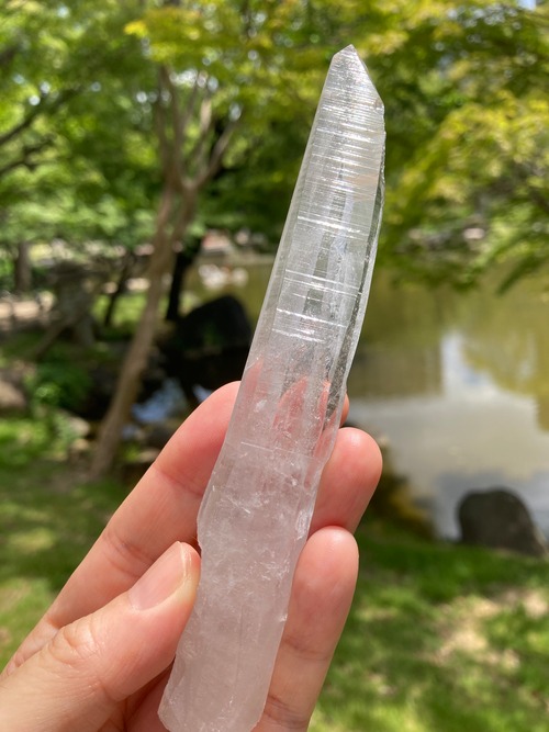 ブラジル・バイーアアレグリ産・レムリアン水晶ポイント　88g