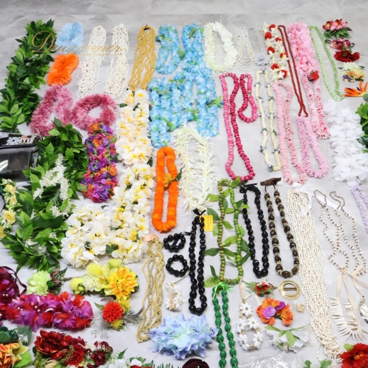 フラダンス 小物 小道具 まとめ売り 全100点以上 セット カラフル ネックレス フラワーレイ リーフレイ 髪飾り 頭飾り ウィッグ リーフ タヒチアン アクセサリー 民族衣装 ダンス小物 ハワイアン イベント ヘアアクセサリー まとめ売り セット販売