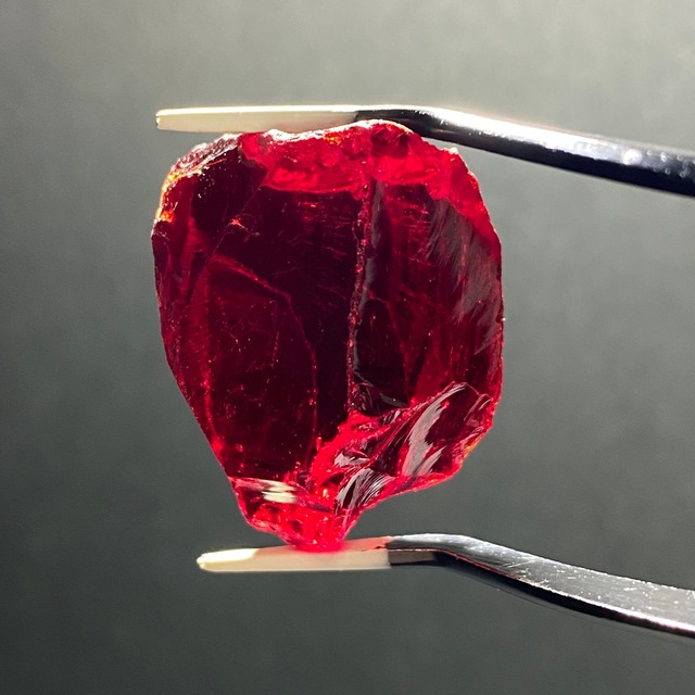 インドネシア産アンダラクリスタル原石 ダークレッド E