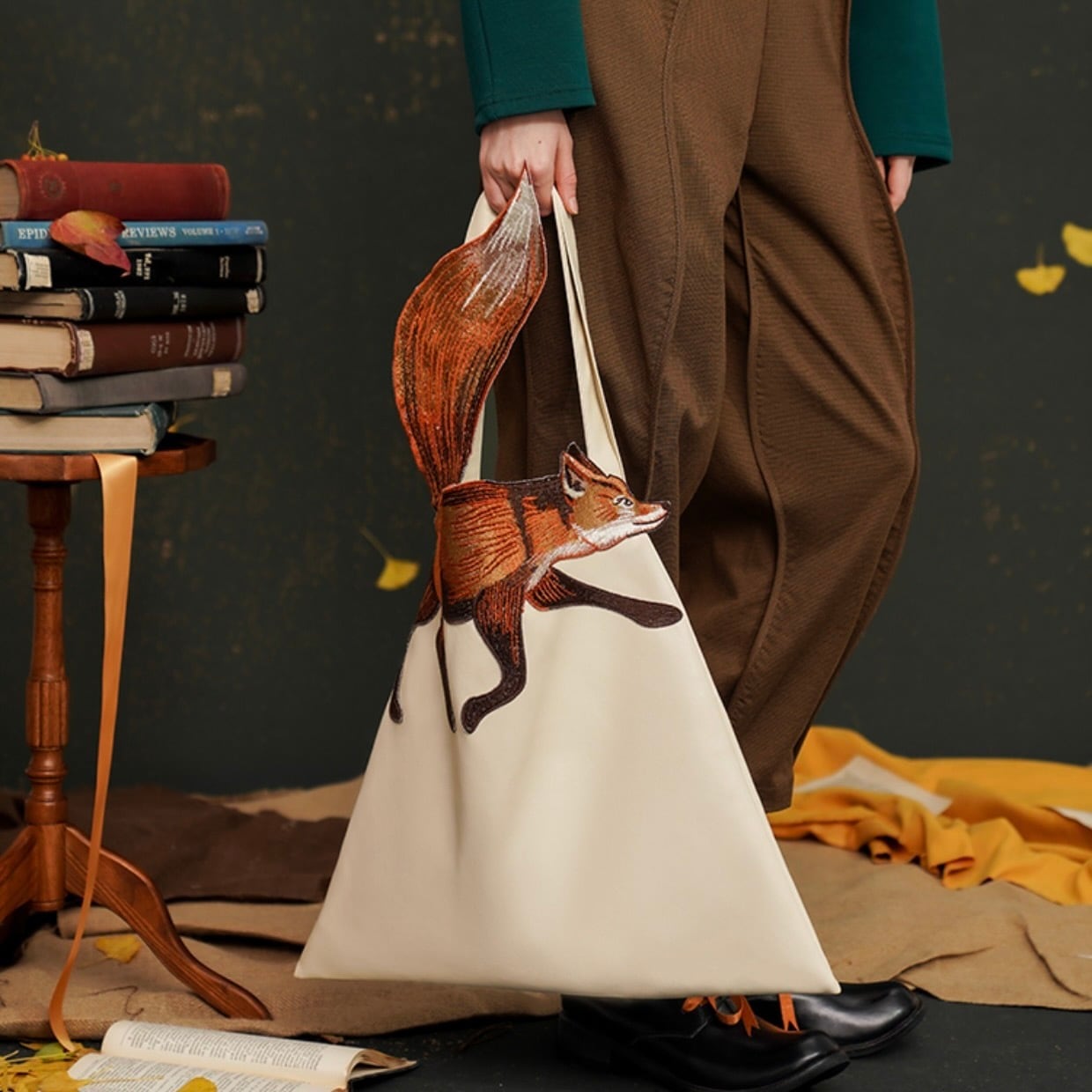 狐物語群〜悪狐の悪巧みバッグ〜M23235 | 奇妙な洋装雑貨店 Magica Bazaar