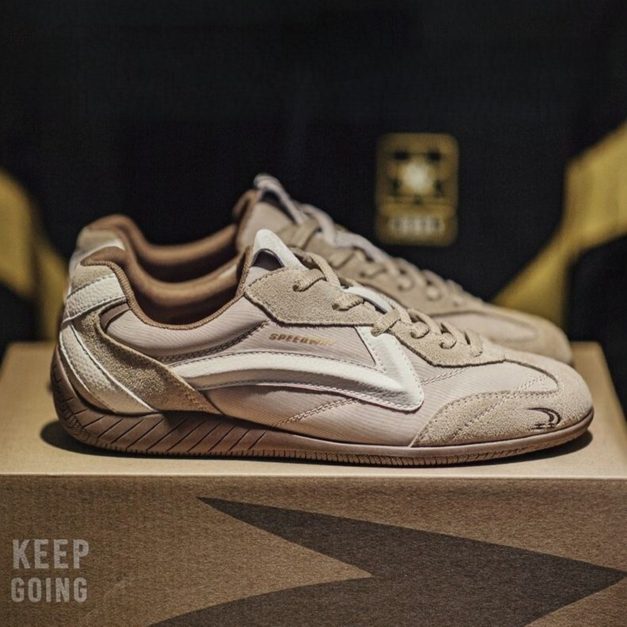 Urban Beige Runner Sneakers / アーバン ベージュ ランナー スニーカー