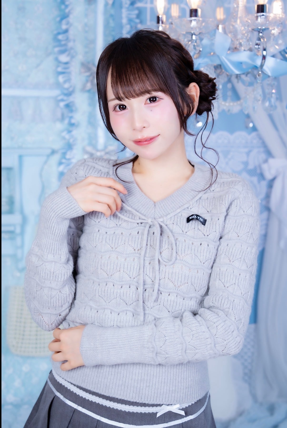 Ribbon V-Neck Knit
