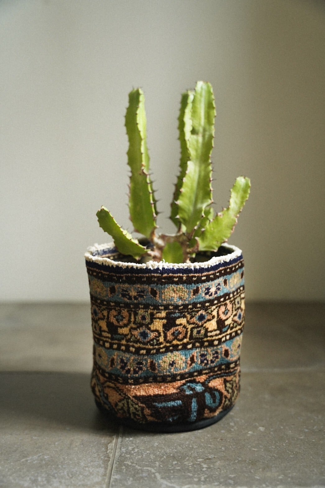 1297-05 Vintage Senneh Plant pot cover