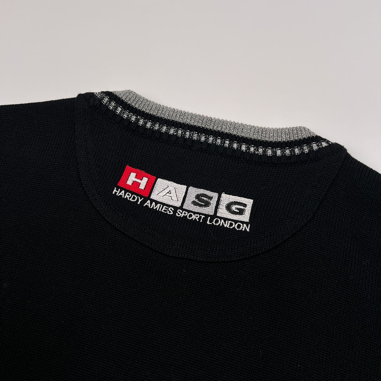 美品 HARDY AMIES SPORT ハーディエイミス スポーツ BIGキャラ ゴルフ刺繍 コットンニット セーター サイズ L /ブラック