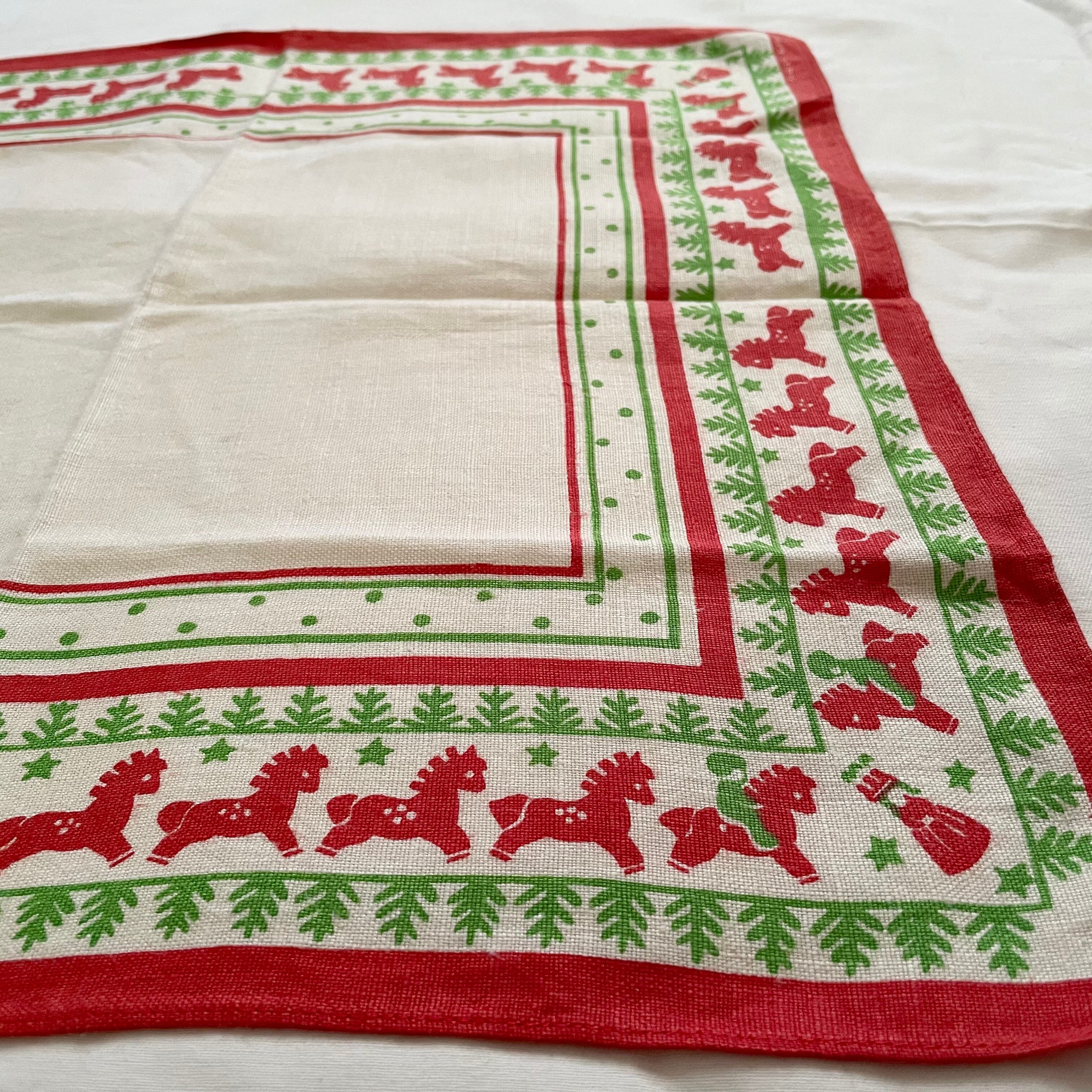 赤い馬たちの布