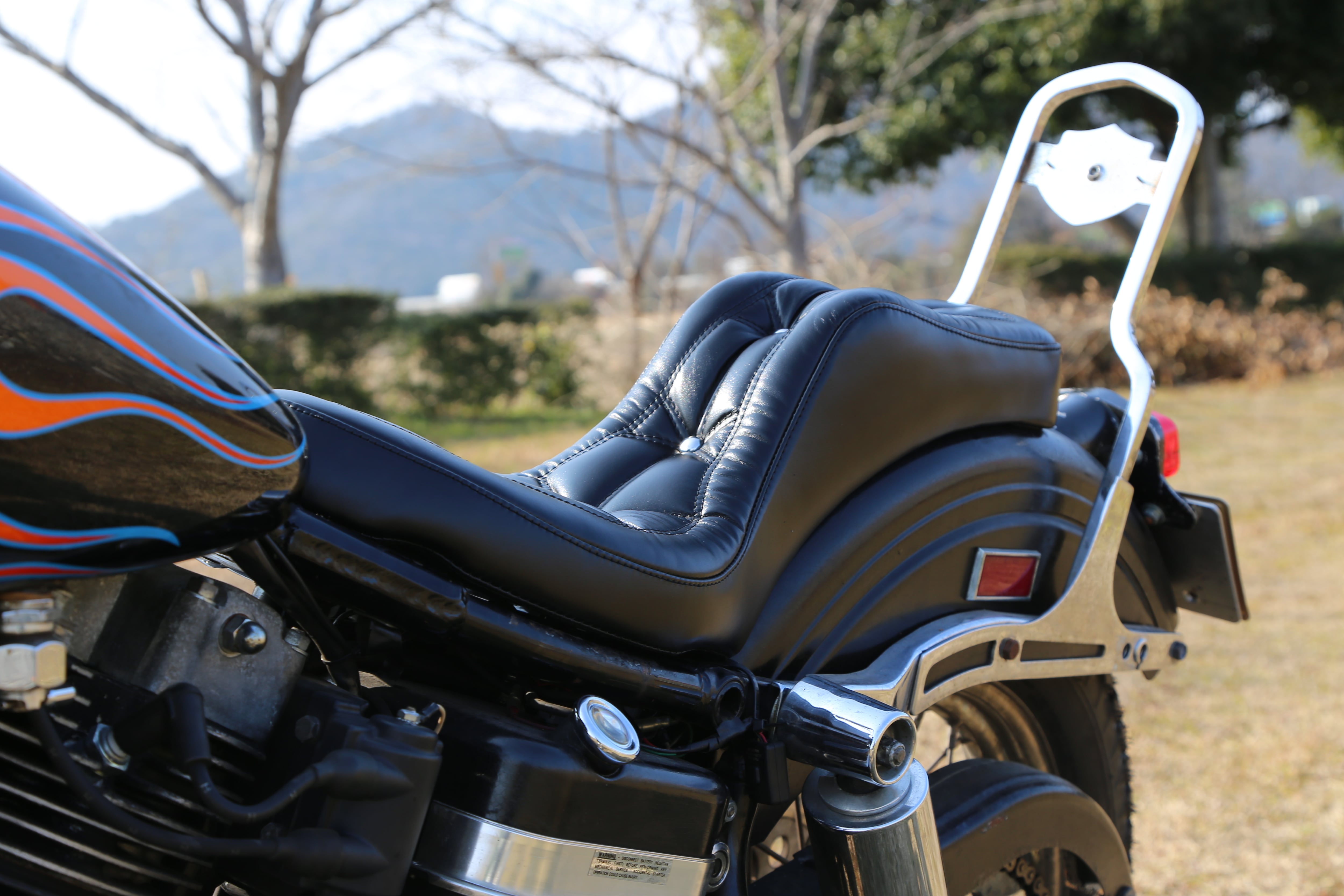 4速フレーム専用 キング＆クイーン シート［ボタンダウン］本革