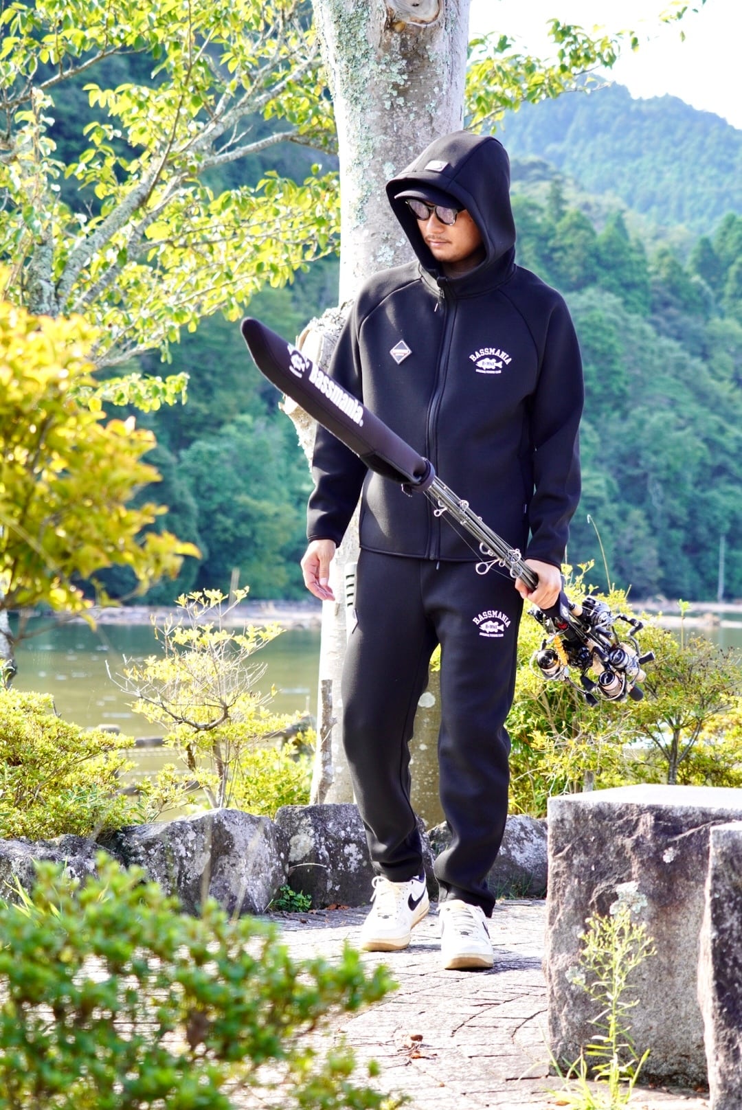 アーチロゴ刺繍ダンボールニットパンツ［BLK］ | bassmania.jp