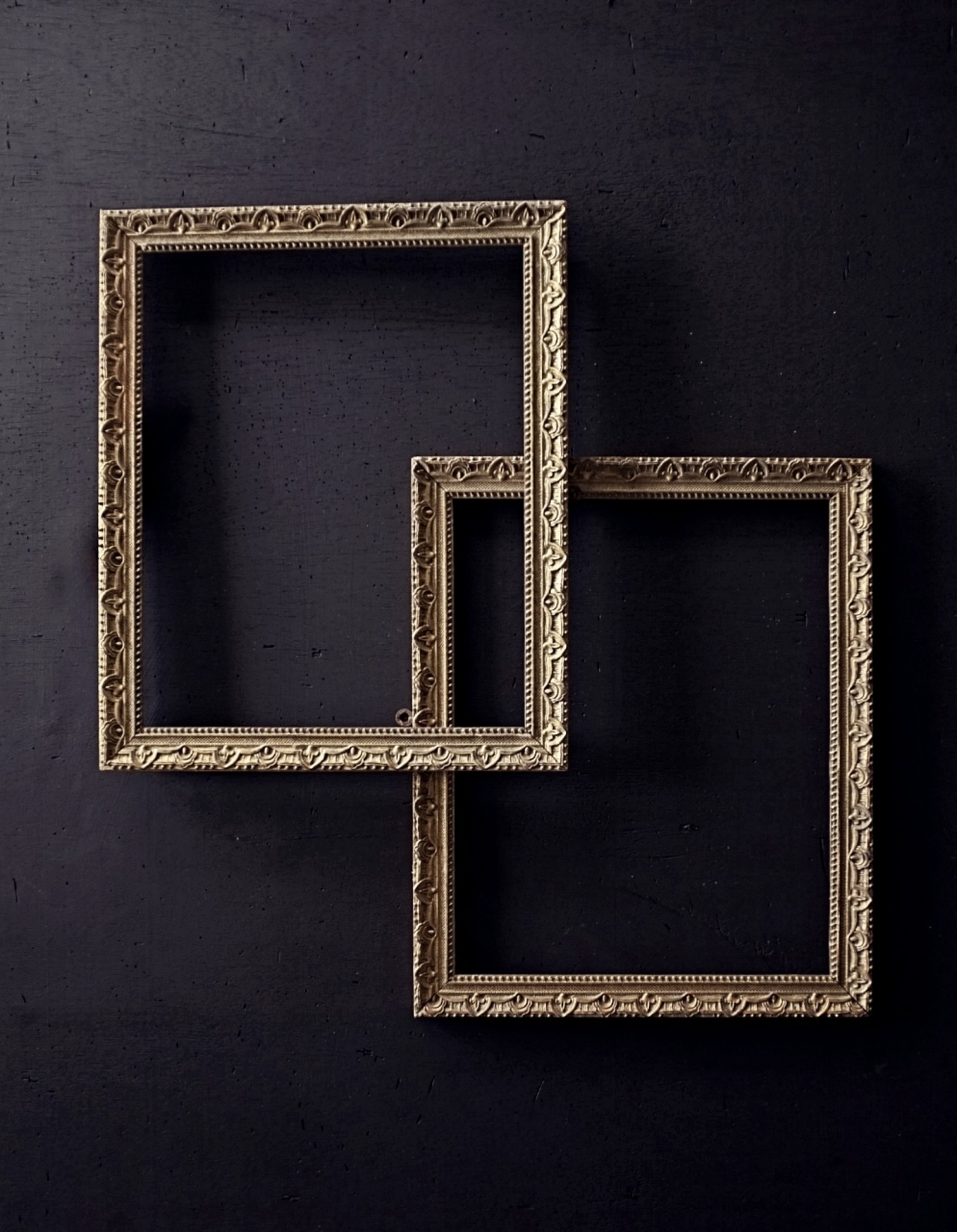 1900s フランス 34c 金の百合と金の卵と漆喰レリーフのある額縁b アンティーク