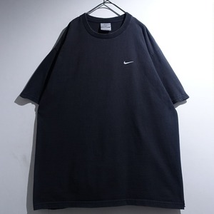 90s "NIKE" Fade Black Logo Embroidery Design T-Shirt