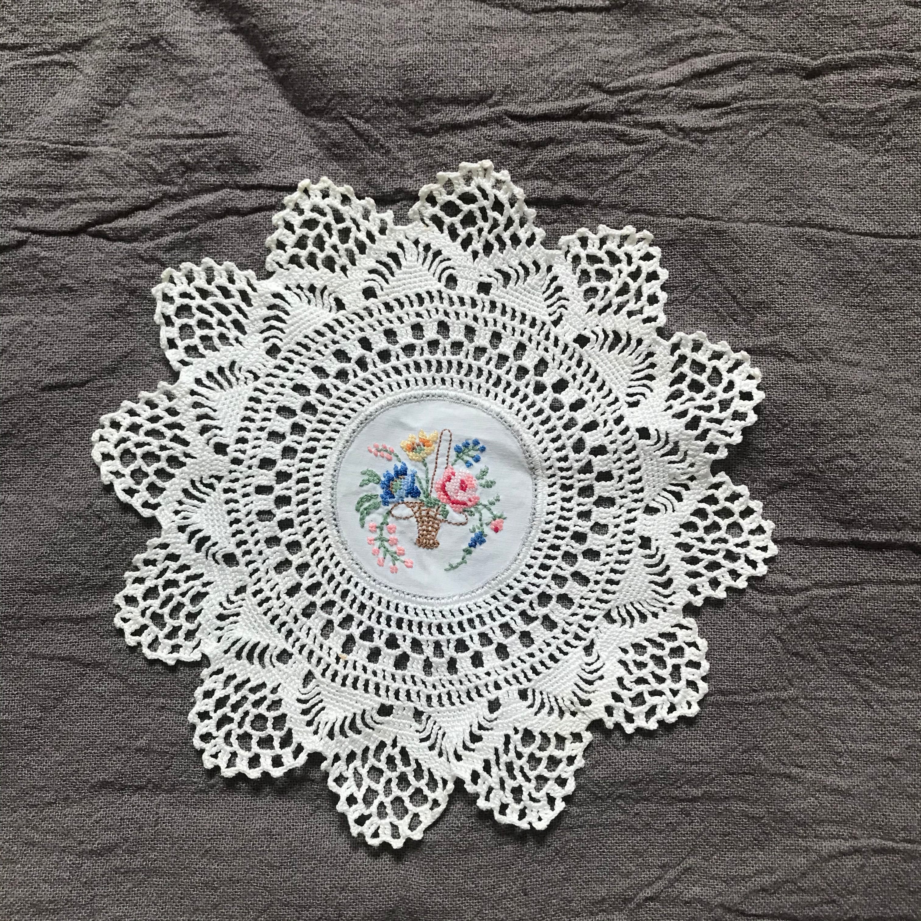 花かご模様のドイリー