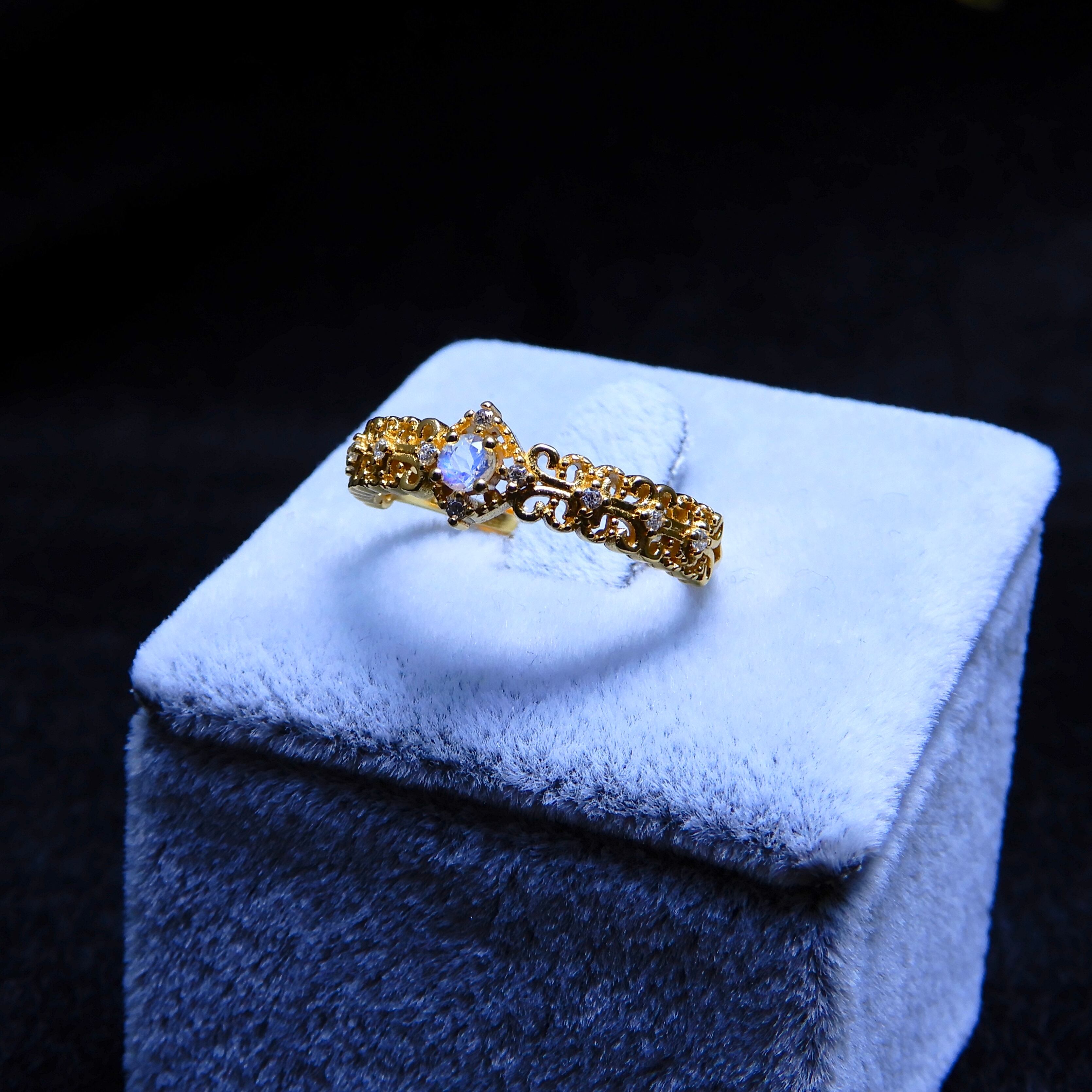 リング♦︎レインボームーンストーン♦︎YGカラー《0046》