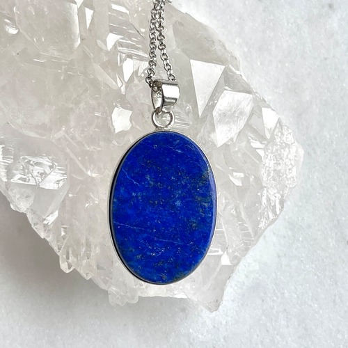 ラピスラズリ　オーバル型　ペンダント（チェーンつき）　【超美石】5108