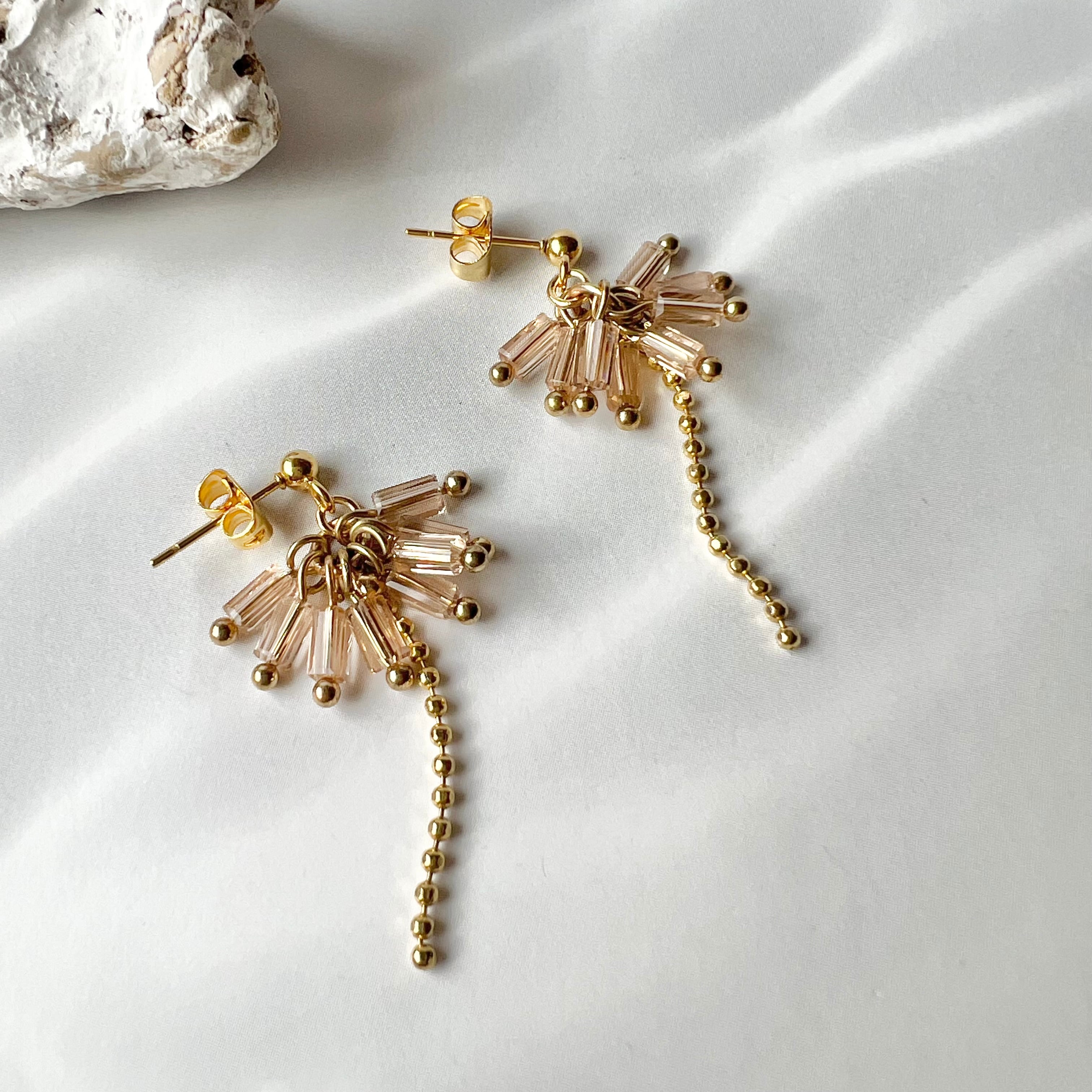 TVドラマ着用//シャンパンガラスビーズピアス /イヤリング | Handmade