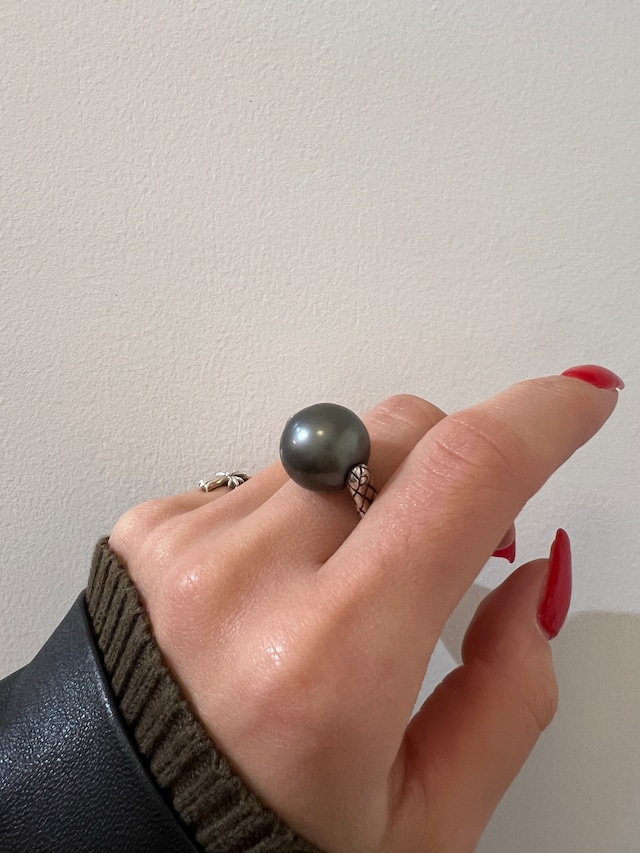 BOTTEGA VENETA/ vintage perl ring.