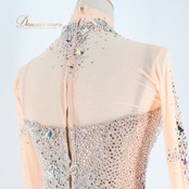 社交ダンス 衣装 gentil Chisaki uga ジャンティ 宇賀千咲 スタンダードドレスワンピース ドレス ピンク系 オレンジ系 ゴールド系 ピンク サーモン くすみ デモ 競技 ダンス パーティ 発表会 フリル 豪華 高級感 上品 大人可愛い キラキラビジュー 競技会 デモンストレーション 舞台衣装 発表会ドレス ダンスドレス