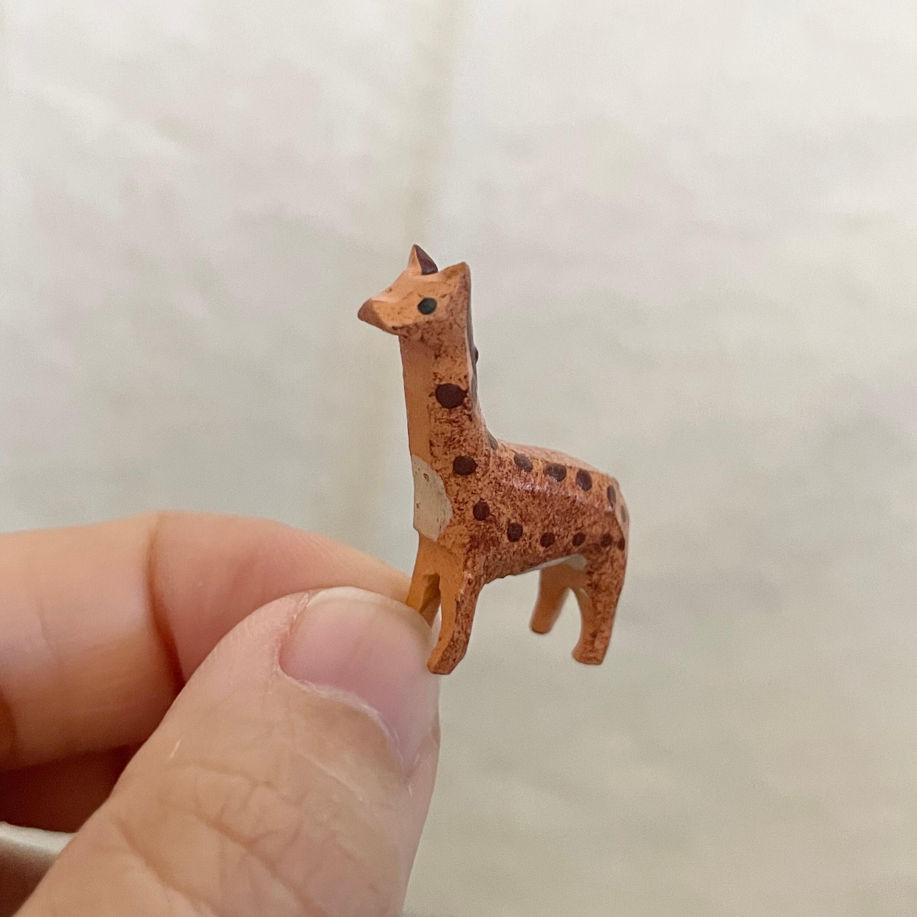 小さな木のキリン