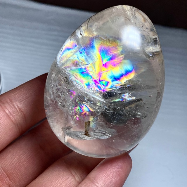 ー売約済みー虹たま☆透明度高く大きい水晶たまご・可愛い台座付き