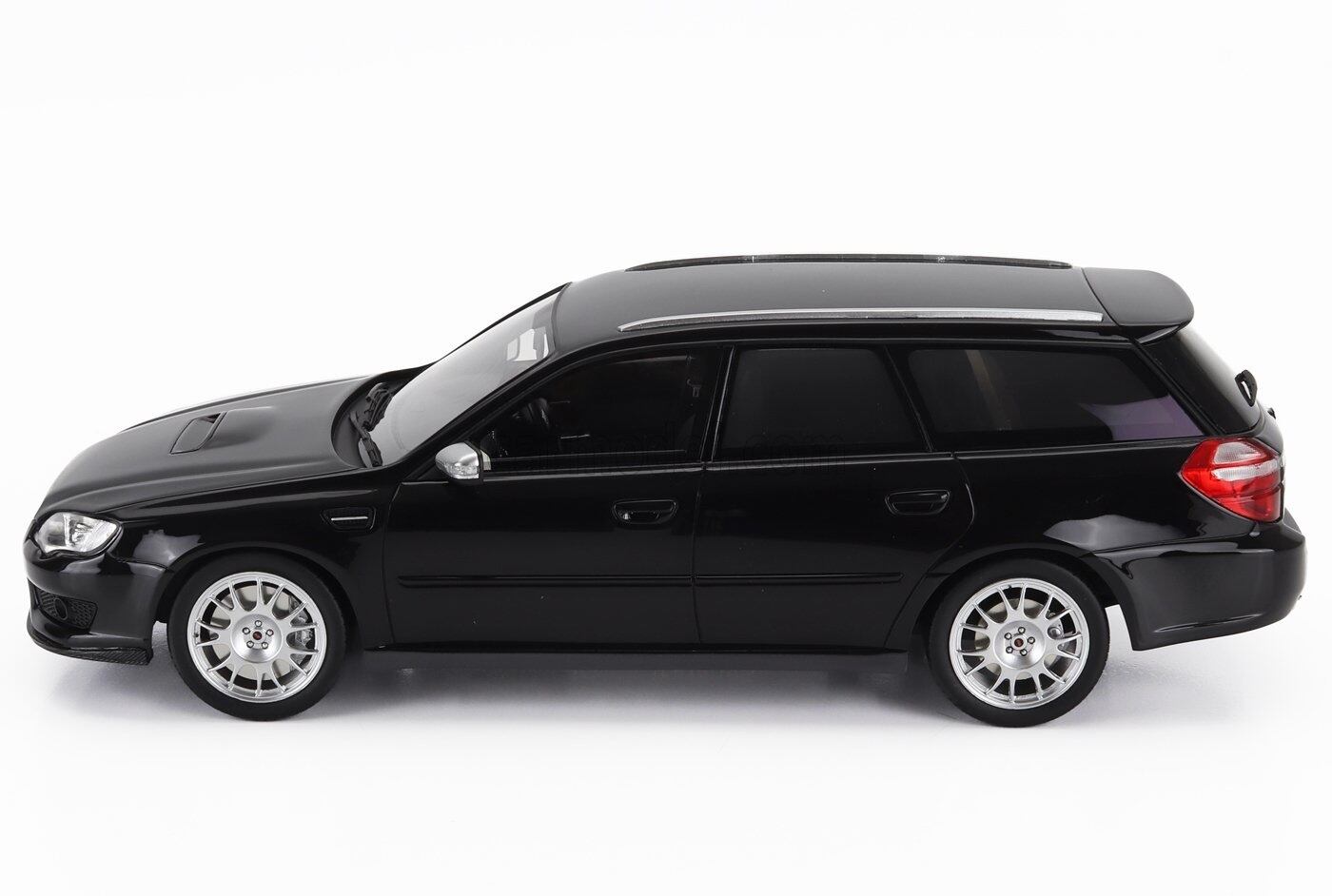 ミニカー 1/18 スバル レガシー DNA COLLECTIBLES 1/18 SUBARU LEGACY