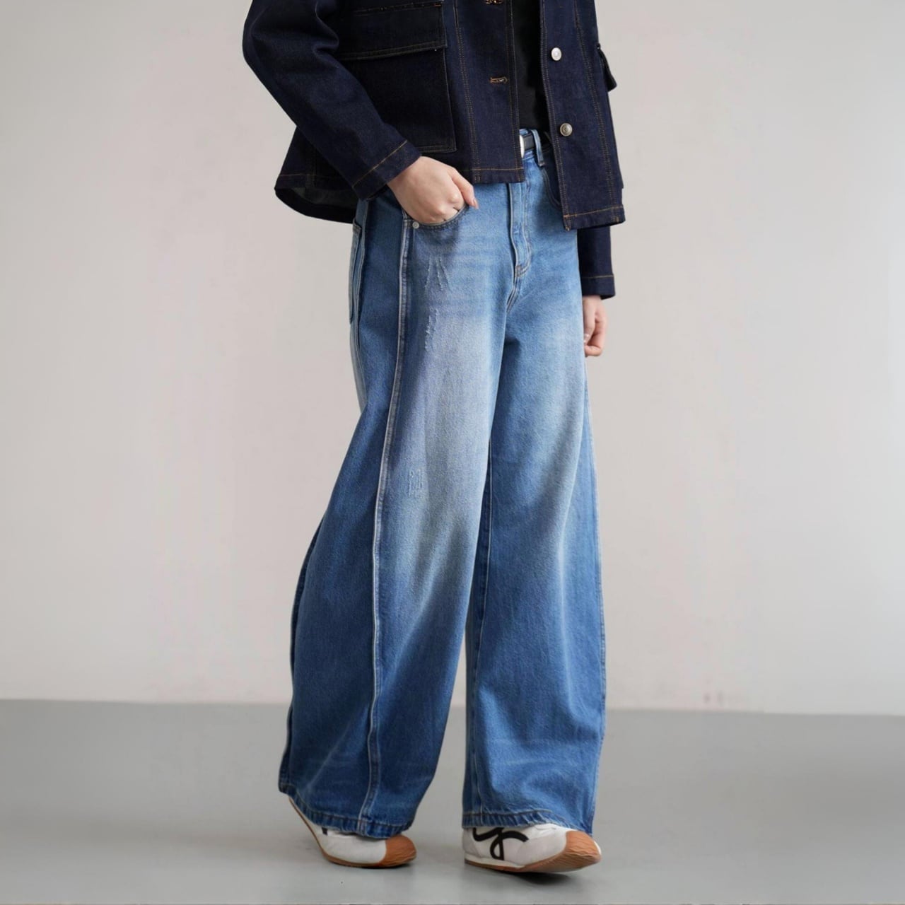 サイドシームバレルレッグデニムパンツ A02069