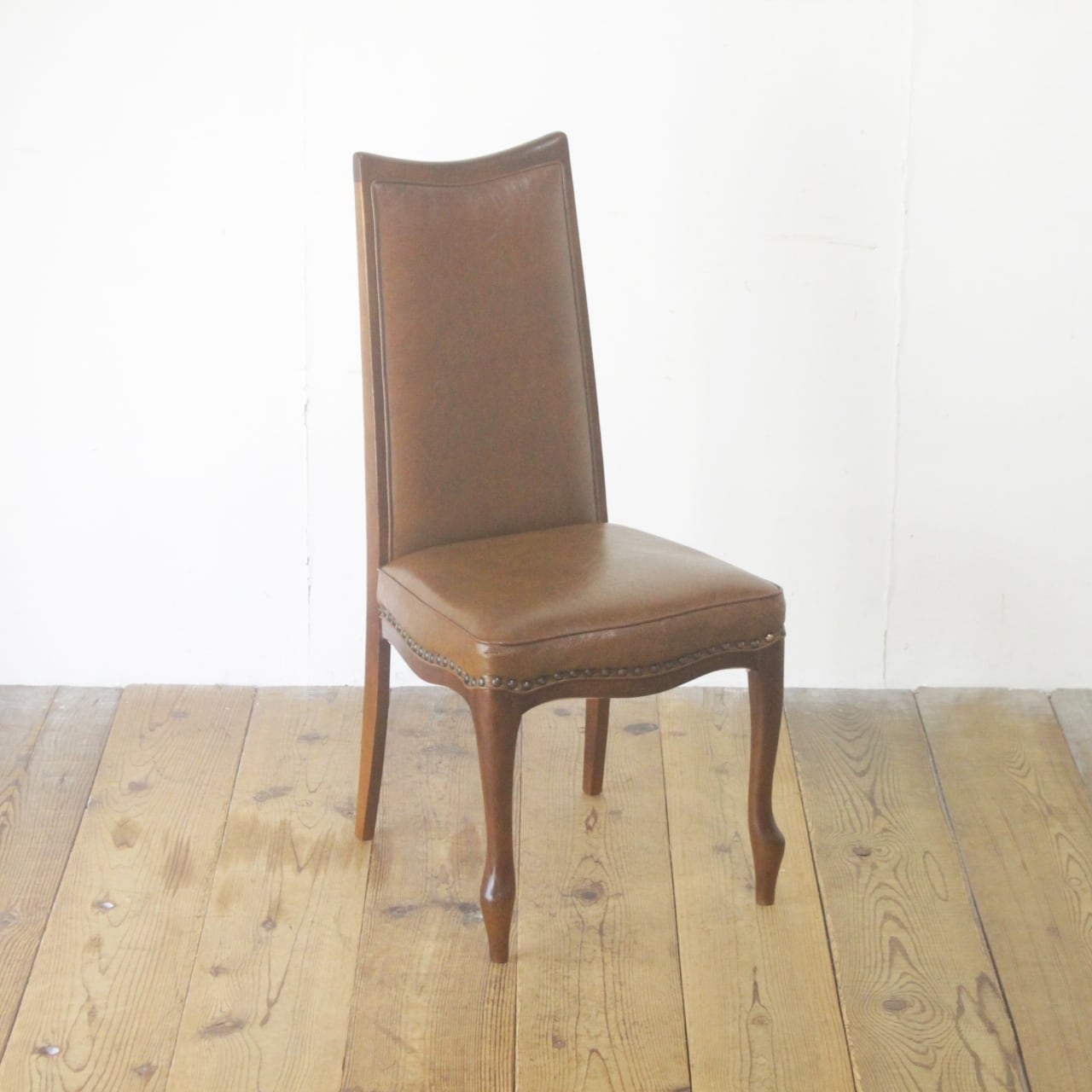 MARUNI マルニ ダイニングチェア 椅子 猫脚 鋲 ハイバック 木製 合皮 レザー 茶色 ブラウン ヴィンテージ