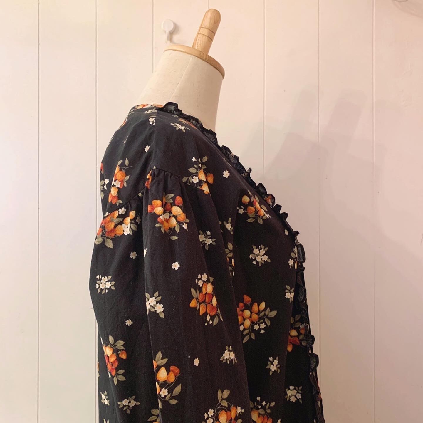 strawberry frill ribbon black one-piece