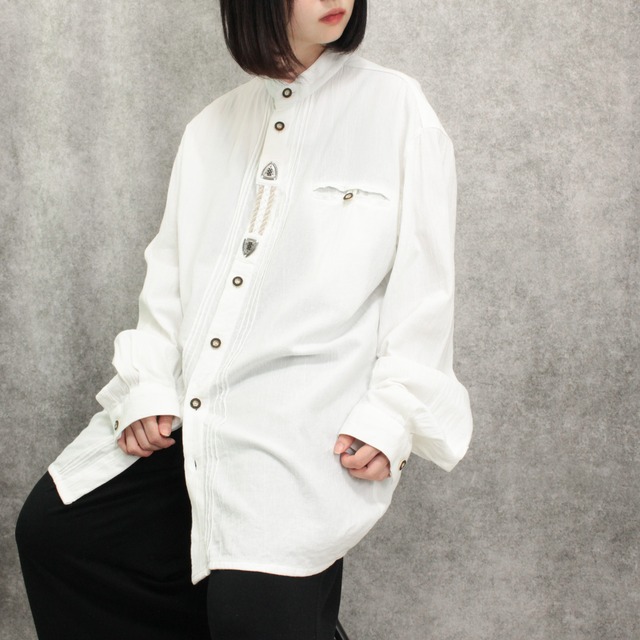 1-tone White color tyrolean design shirt