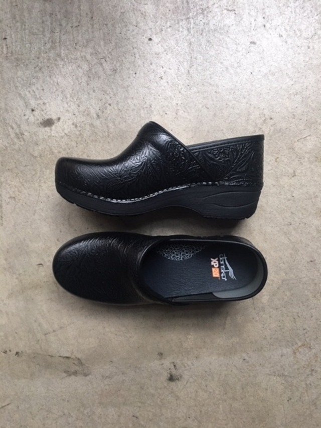 dansko xp 2.0 floral tooled