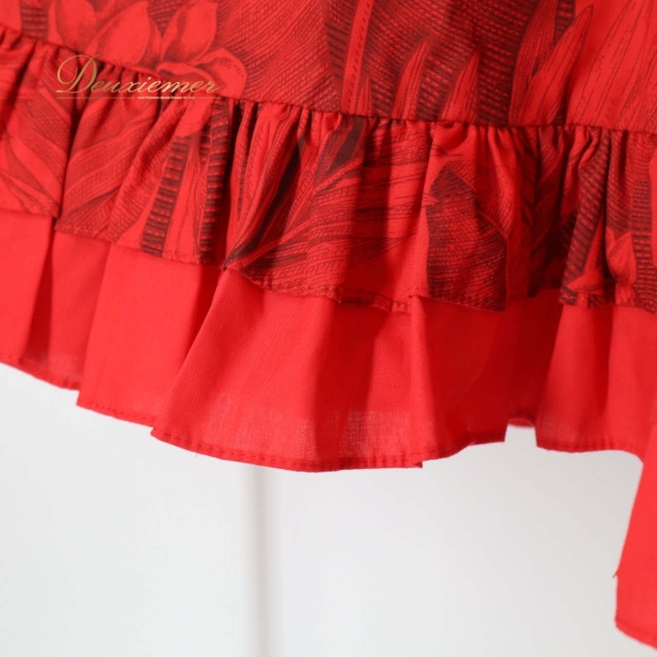 フラダンス 衣装 ワンピース ドレス レッド系 プルメリア柄 ハワイアンプリント アロハ フラ ダンス レッスン 練習 ハイネック フリル ノースリーブ 華やか 鮮やか 上品 大人っぽい かわいい おしゃれ ブラック系 赤 黒 フラダンス衣装 大人用 ハワイアン スカート フリル裾 かわいいデザイン お洒落 エレガント