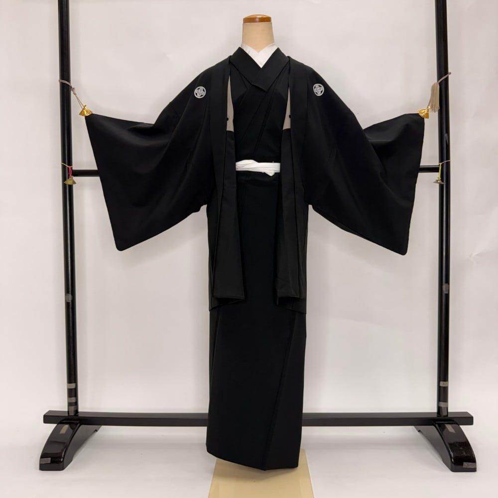 男紋付 男着物 黒紋付 ポリエステル 羽織 長着 裄67.5cm M size 黒 五つ紋 中古 成人式 舞台衣装 6360