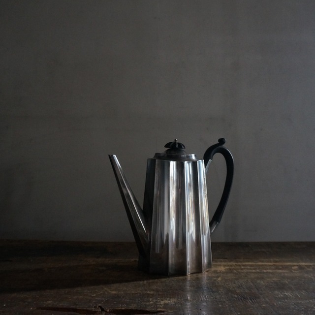 古いイギリスのポット