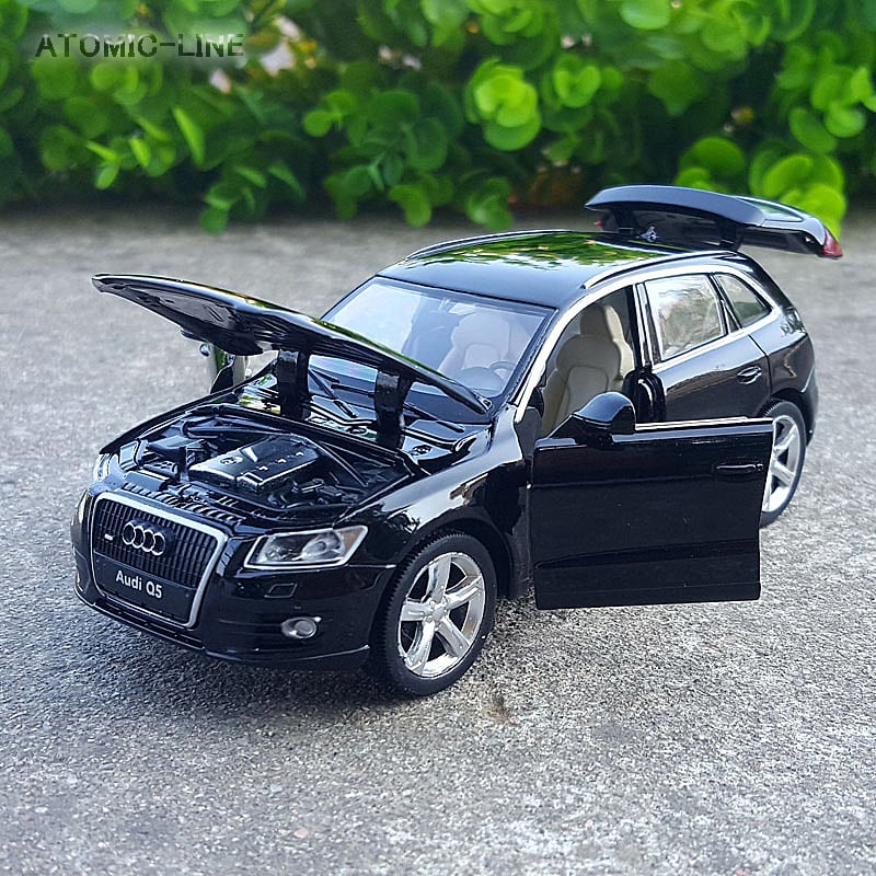 AUDi アウディ Q5 1/32 ミニカー 全2色 ライト点灯 エンジンサウンド