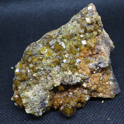 トパゾライト アンドラダイト ガーネット 灰鉄柘榴石 原石 268,9g AND060 鉱物 標本 原石 天然石