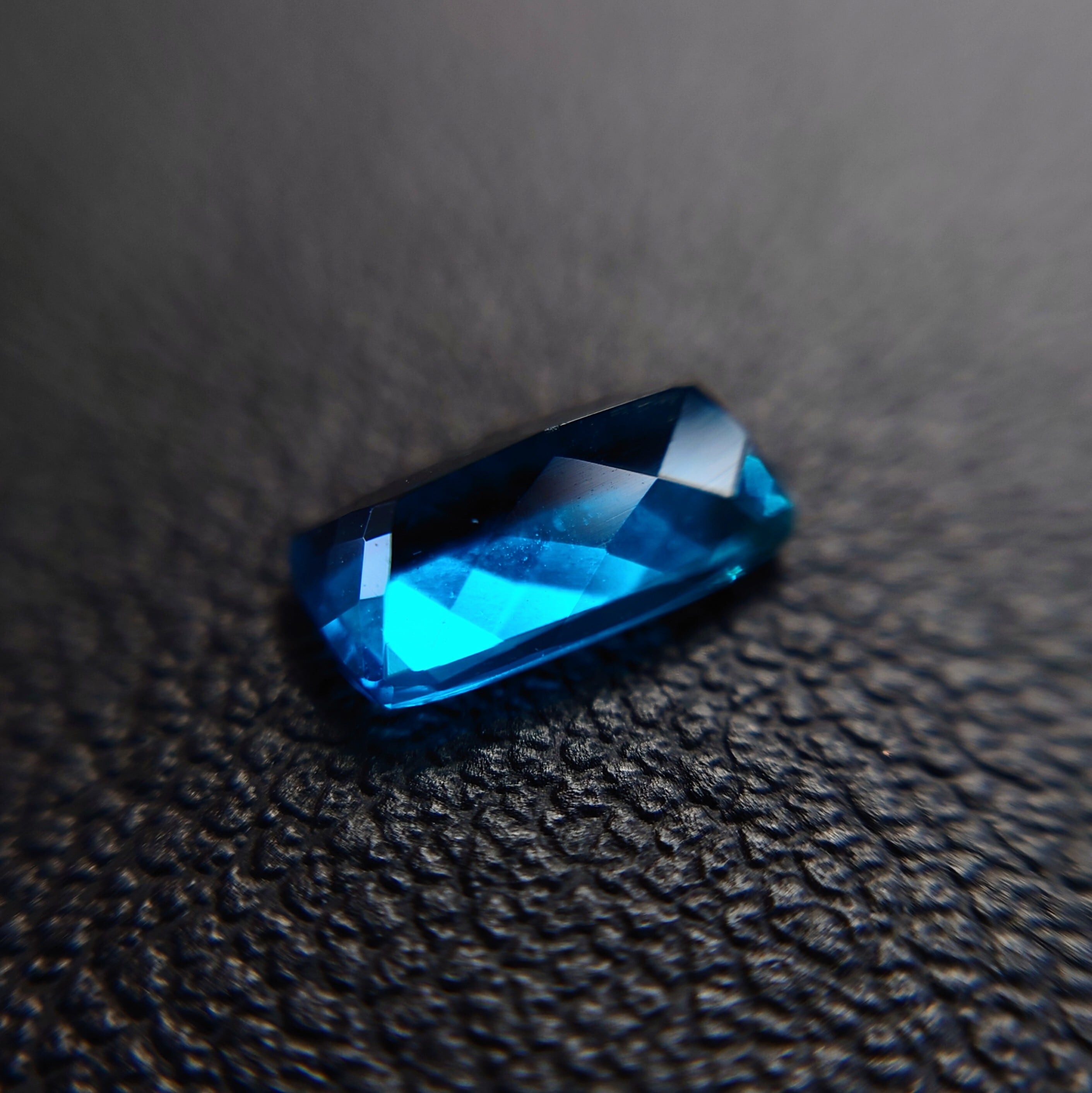 極希少 高品質 Green Blue Hauynite 0.514ct JGGL鑑別書付 ルース