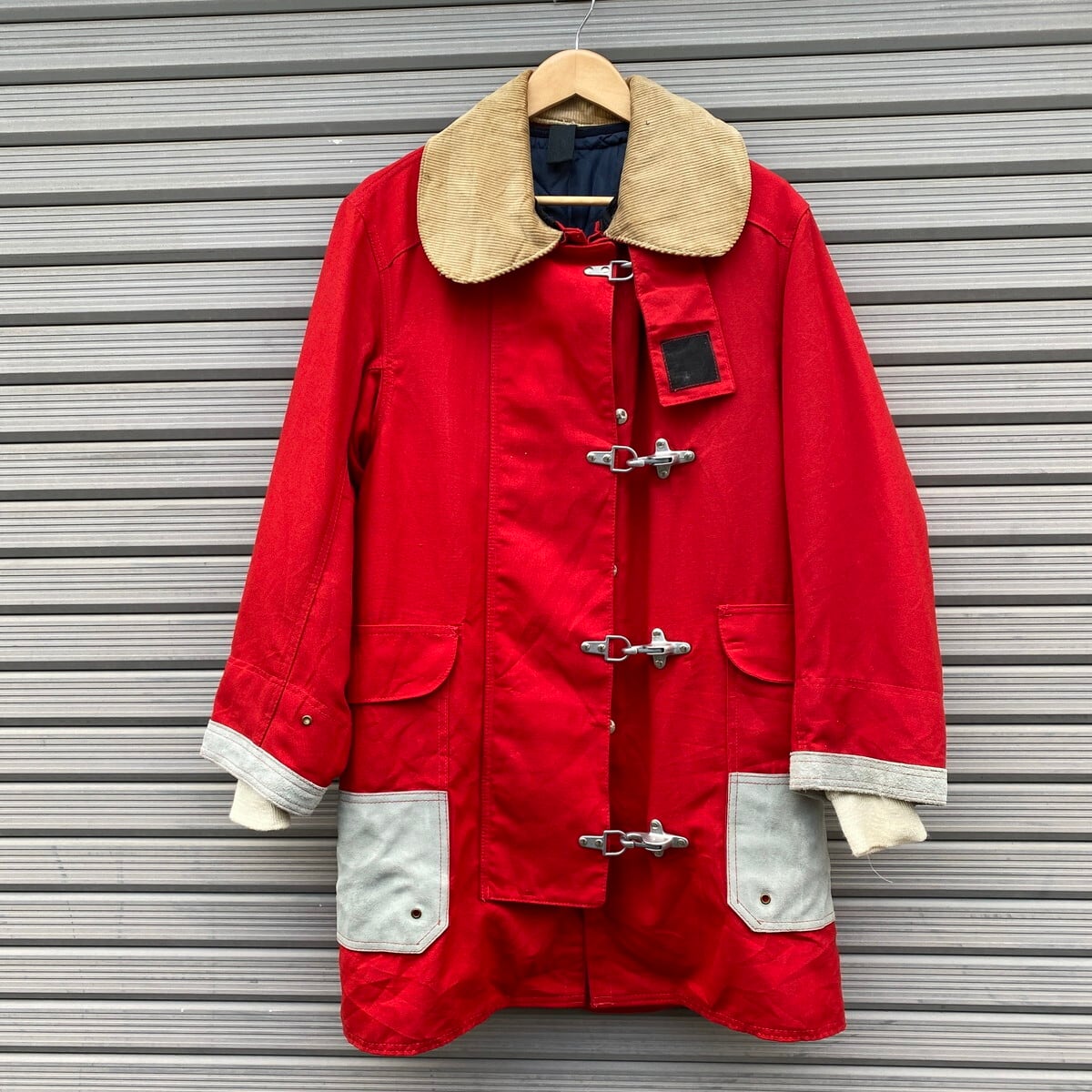 USA製 DENNIS SMITH FIREHOUSE COLLECTION TURNOUT COATファイヤーマンジャケット メンズM相当  ファイヤーマンフック コーデュロイ襟 レッド 古着 【ブルゾン・ジャケット】【AN20】 | cave 古着屋【公式】古着通販サイト
