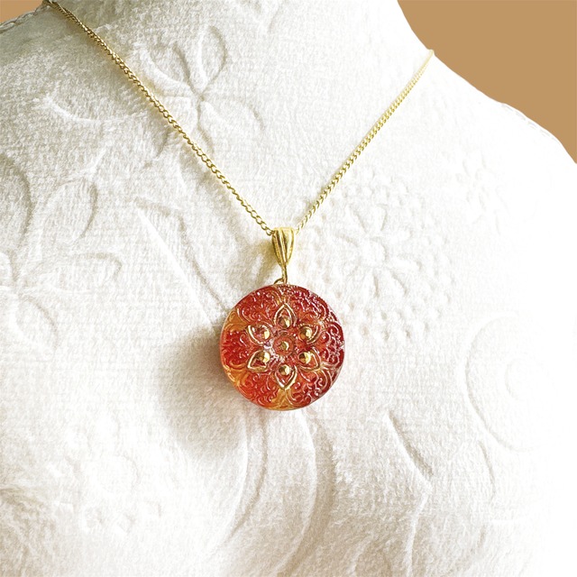 紅葉の光彩- チェコガラスのネックレス / アンティークレッド