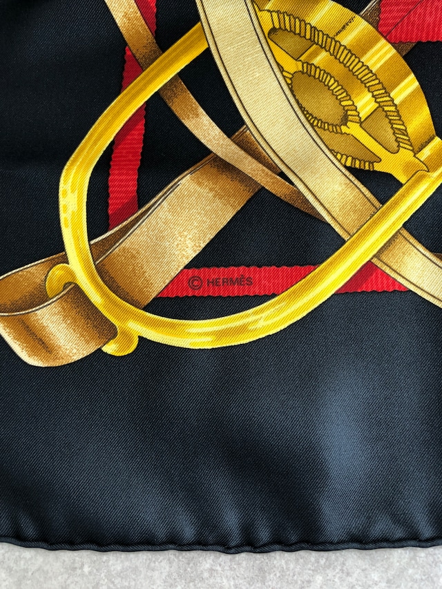 HERMES エルメス カレ90 スカーフ ブラック×ゴールド ベルトモチーフ シルク grand manege vintage ヴィンテージ オールド bz5cun