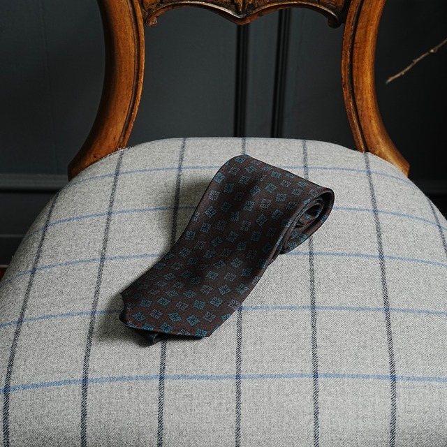 5-Fold Printed Silk Tie: Versatile Dark Tone