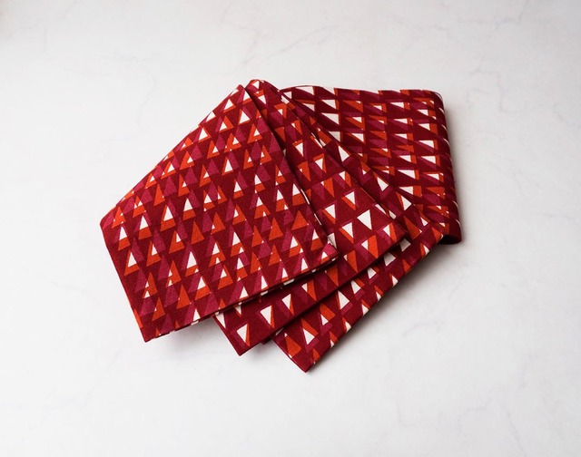 【半幅帯】ダークレッド系　幾何学文 　仕立ておろし　半幅帯