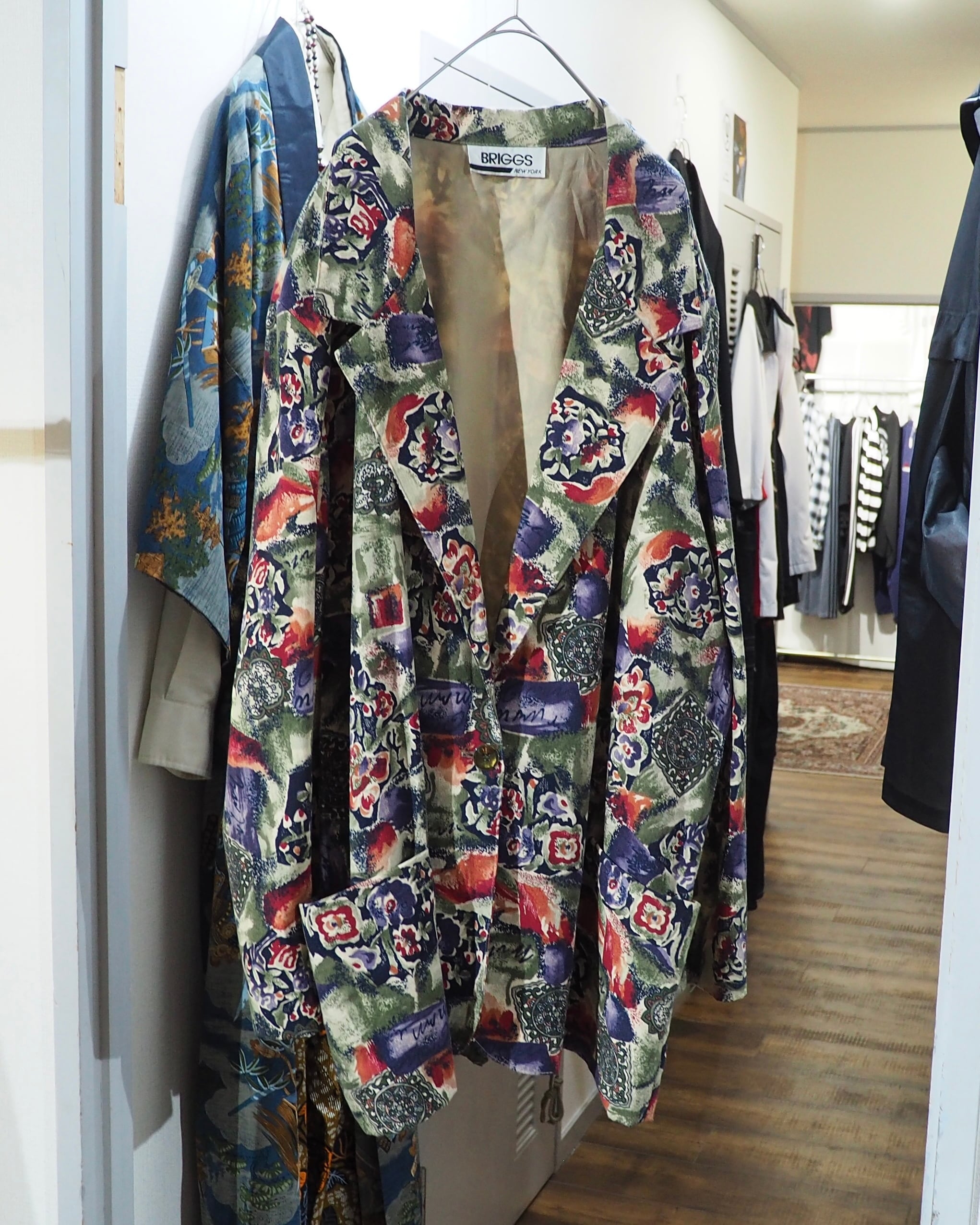 ” Made in USA ” Beautiful Botanical Flower painted vintage loose jacket