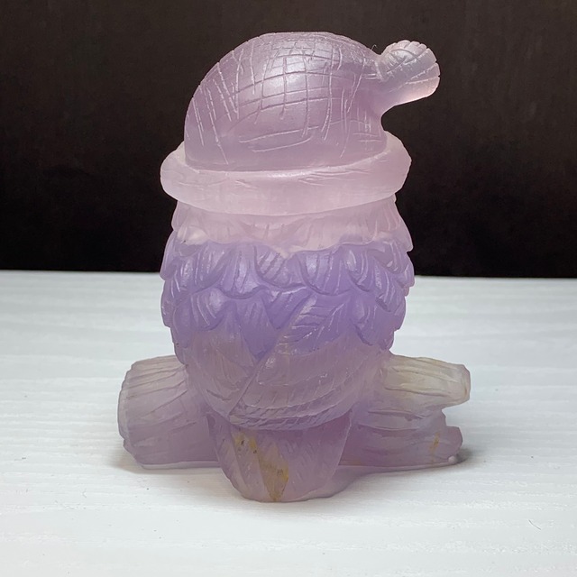 11.帽子をかぶった色合い美しいフローライト・フクロウ