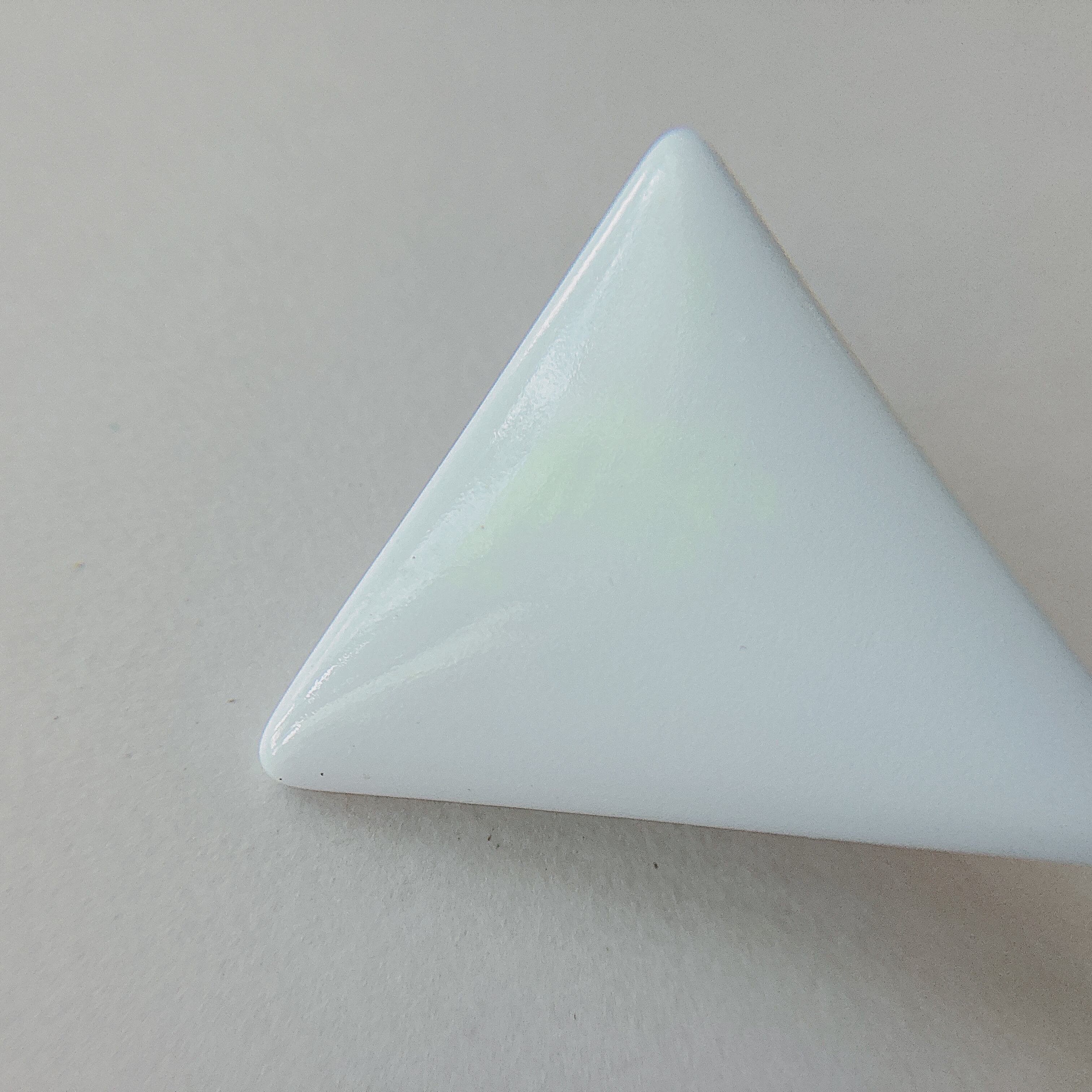 Vintage white plastic triangle earrings ヴィンテージ ホワイト