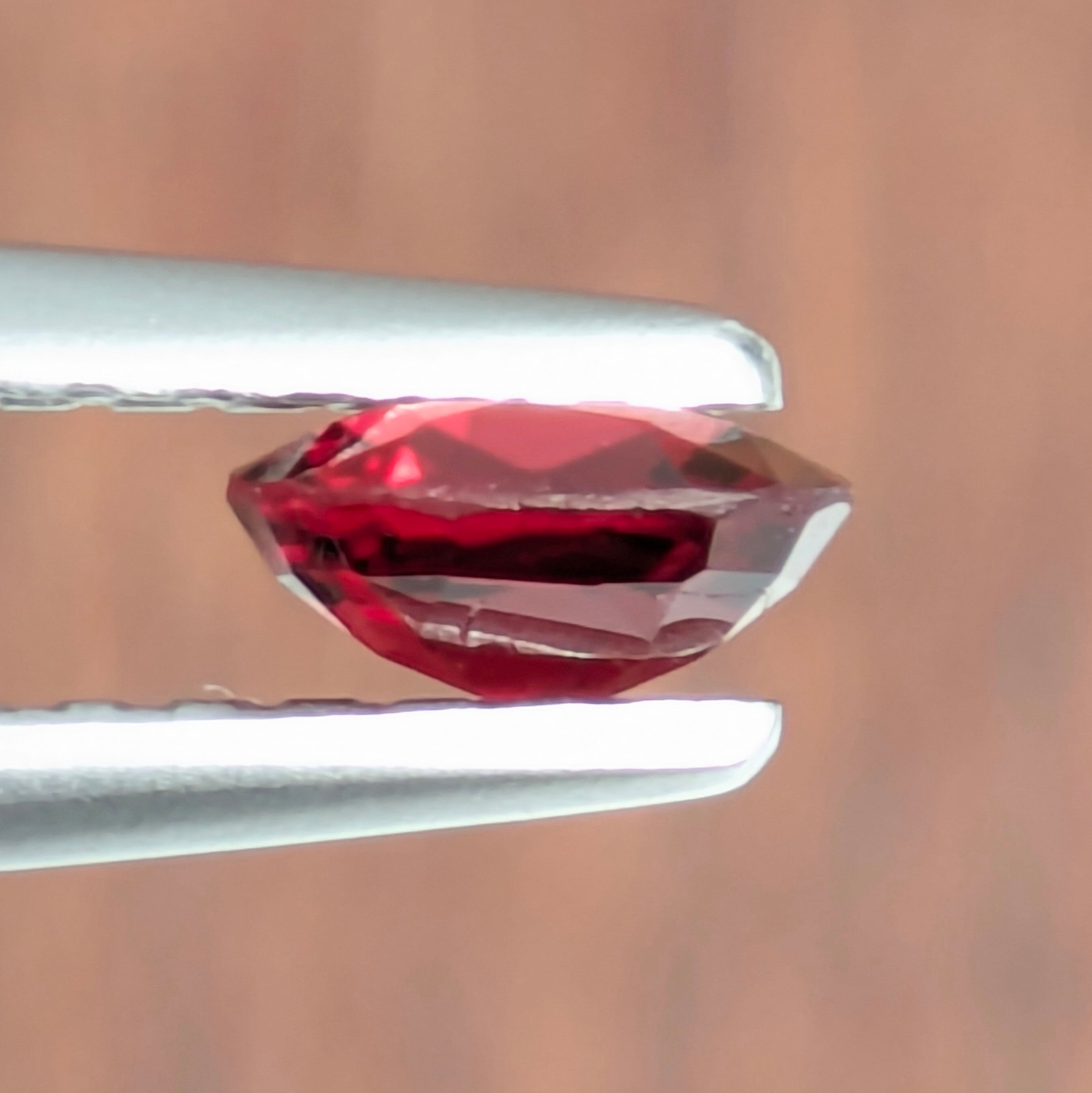 レッドスピネル ルース ミャンマー・モゴック産 【0.37ct】 PRO208417