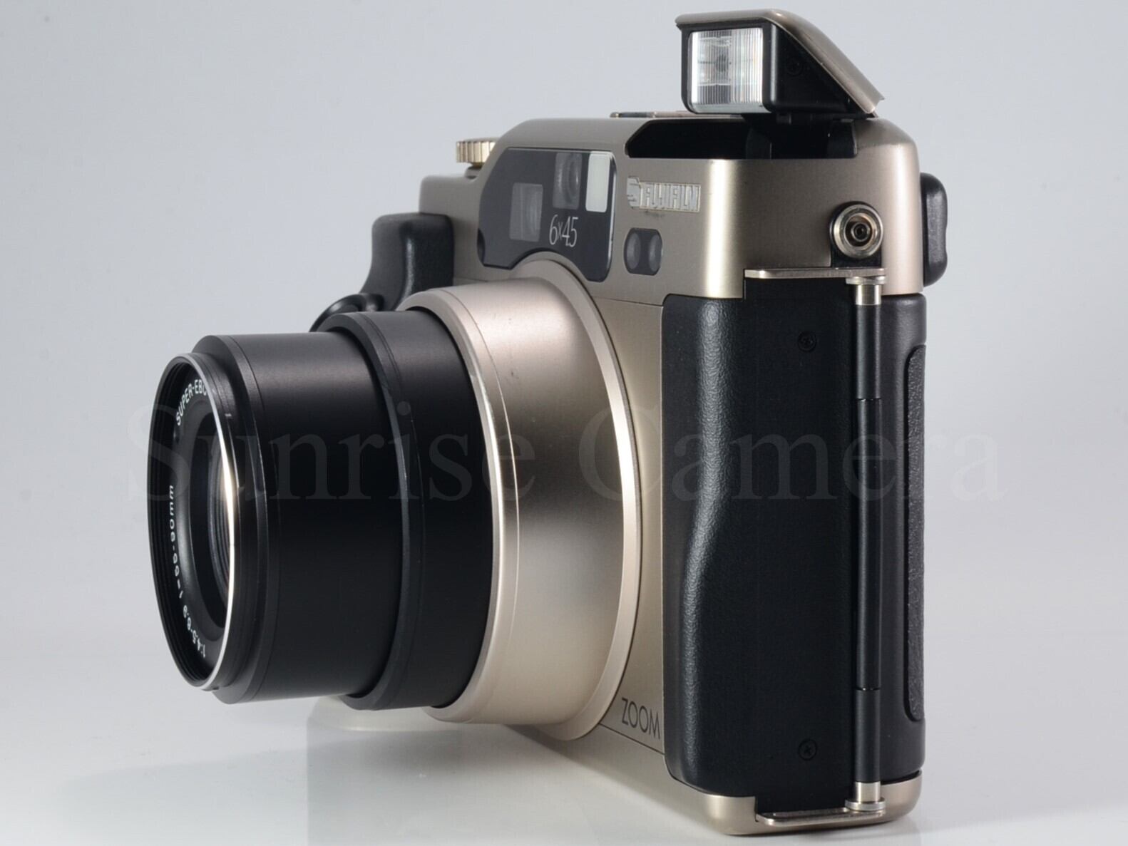 FUJIFILM GA645Zi Professional / SUPER EBC FUJINON 55-90mm F4.5-6.9
