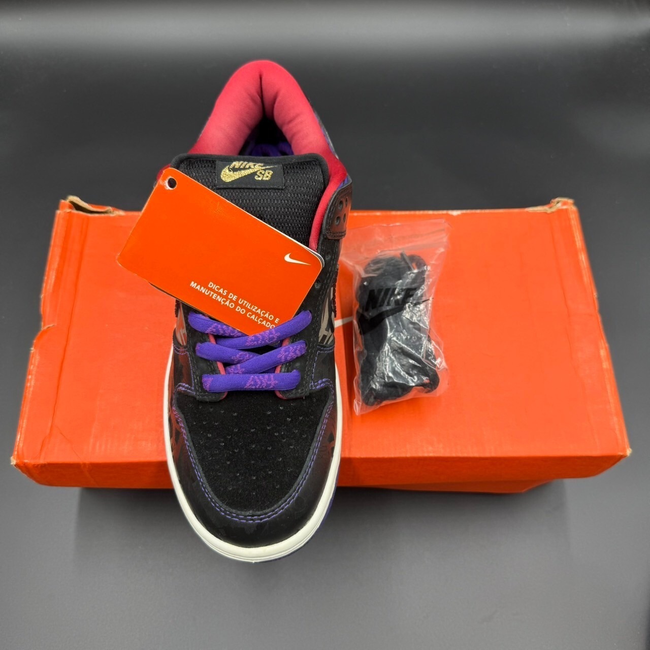 DUNK LOW SB BCS3 RODRIGO PETERSENMODEL 357252-051